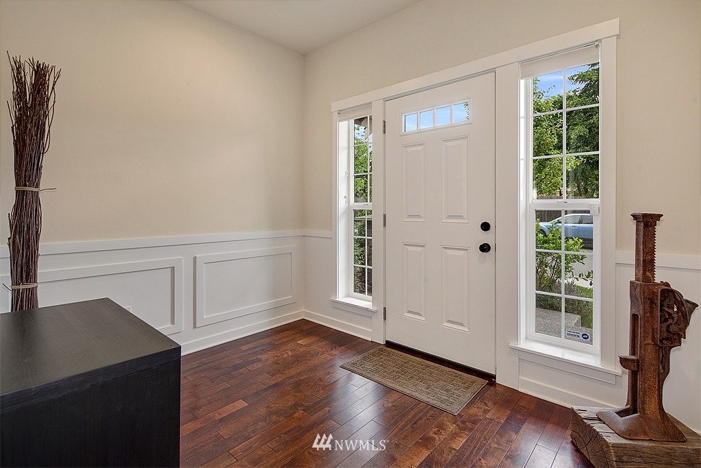 1707 Redmond Court Northeast Renton, WA 98056 - Photo 4 of 15 Gallery Image 4