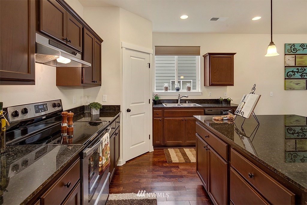 1707 Redmond Court Northeast Renton, WA 98056 - Photo 9 of 15 Gallery Image 9