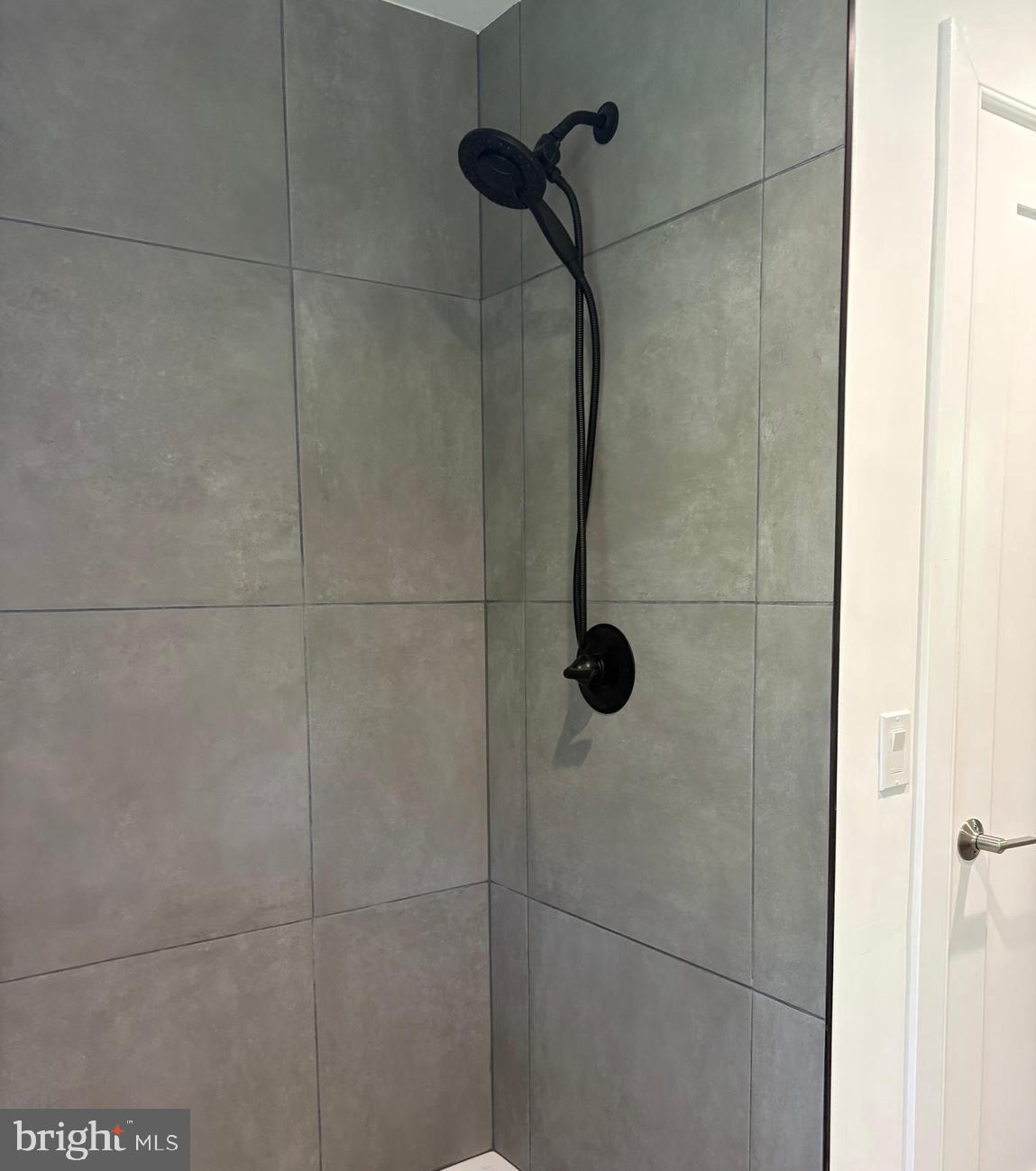 6230 Lower York Road New Hope, PA 18938 - Photo 18 of 20 a bathroom with a shower