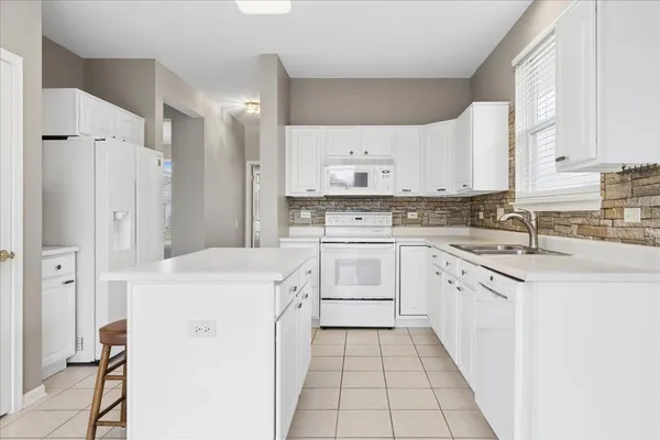 $2,400 | 12188 Scenic Ridge, Huntley, IL 60142