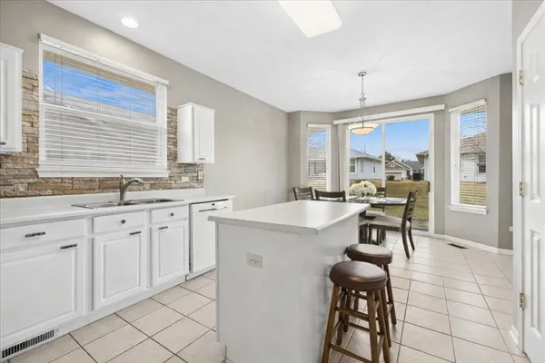 $2,400 | 12188 Scenic Ridge, Huntley, IL 60142