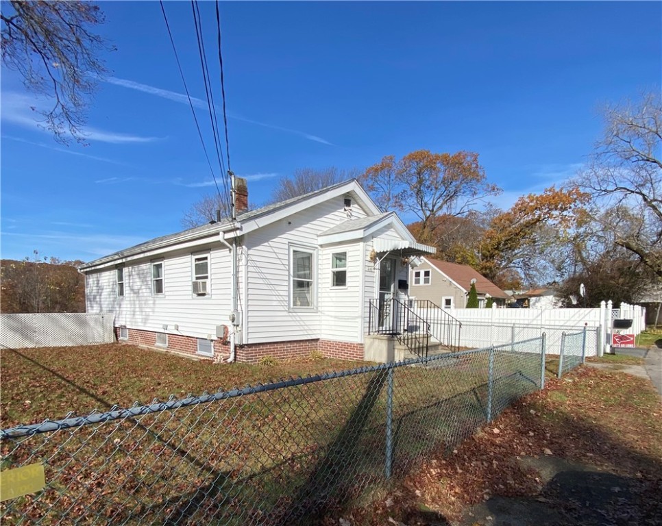 24 Ballou Street Pawtucket, RI 02860 - Photo 3 of 26