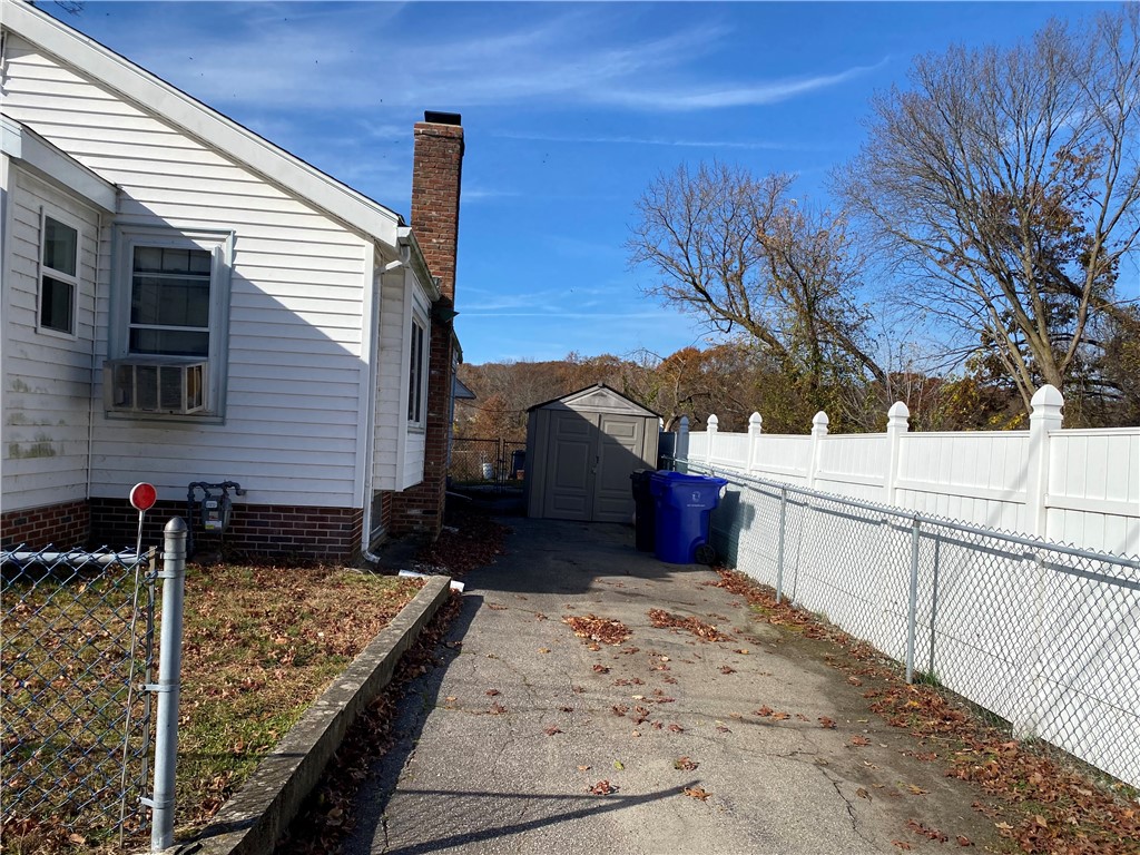 24 Ballou Street Pawtucket, RI 02860 - Photo 4 of 26