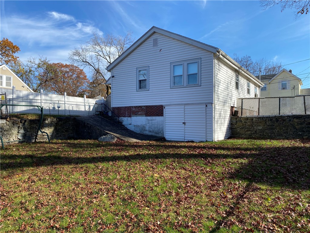 24 Ballou Street Pawtucket, RI 02860 - Photo 5 of 26