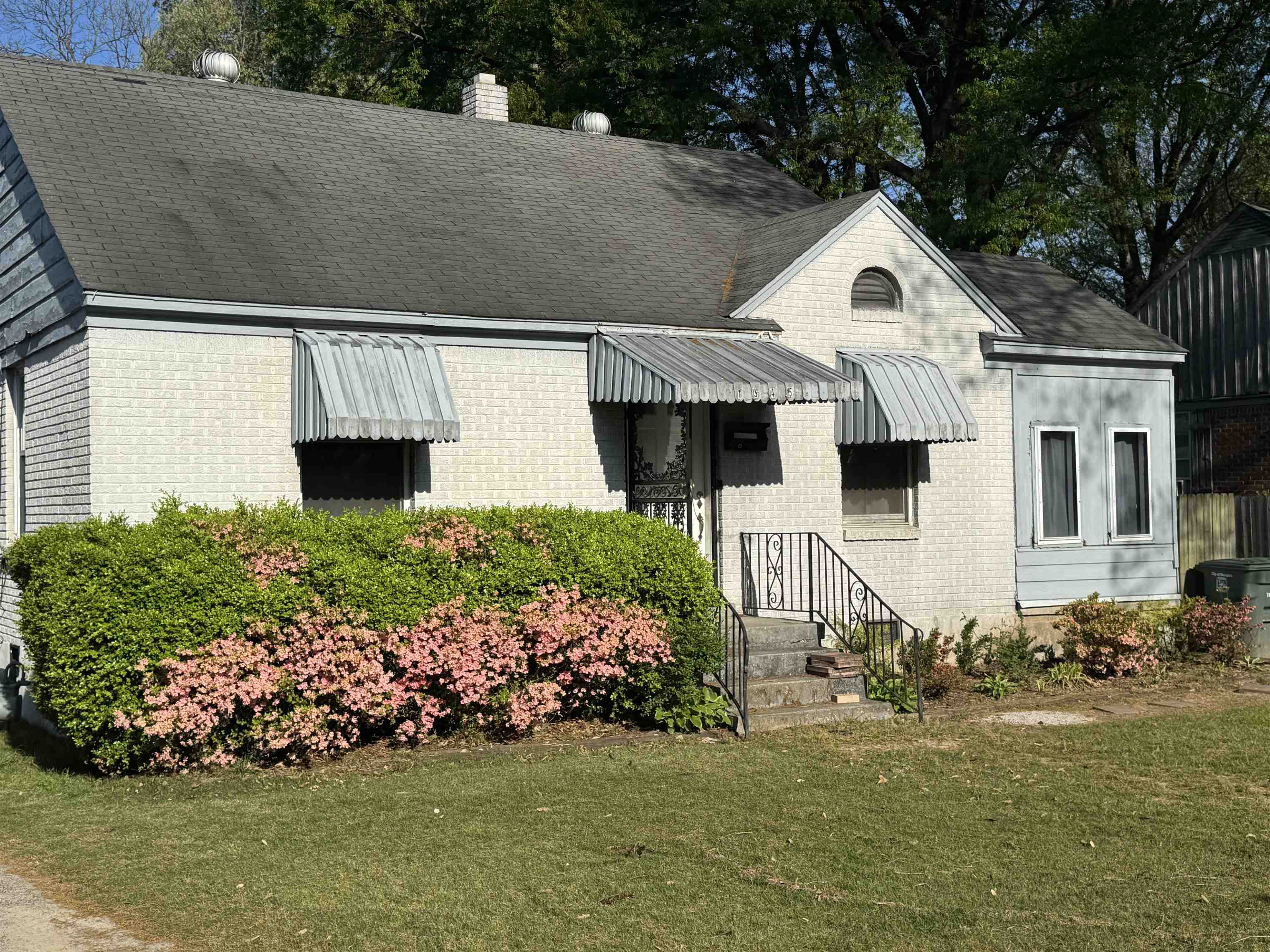 1345 Maria Street Memphis, TN 38122 - Photo 2 of 11 a front view of a house with a yard