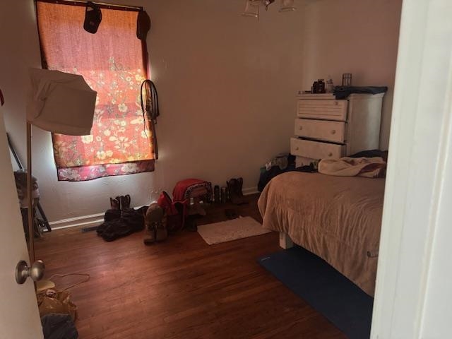 1345 Maria Street Memphis, TN 38122 - Photo 6 of 11 a bedroom with a bed and a window