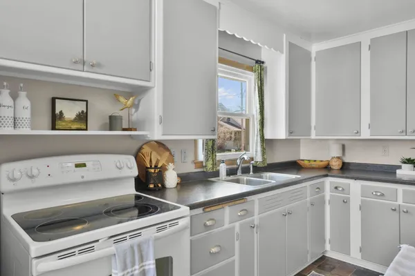 $425,000 | 2002 Jenifer Street, Madison, WI 53704