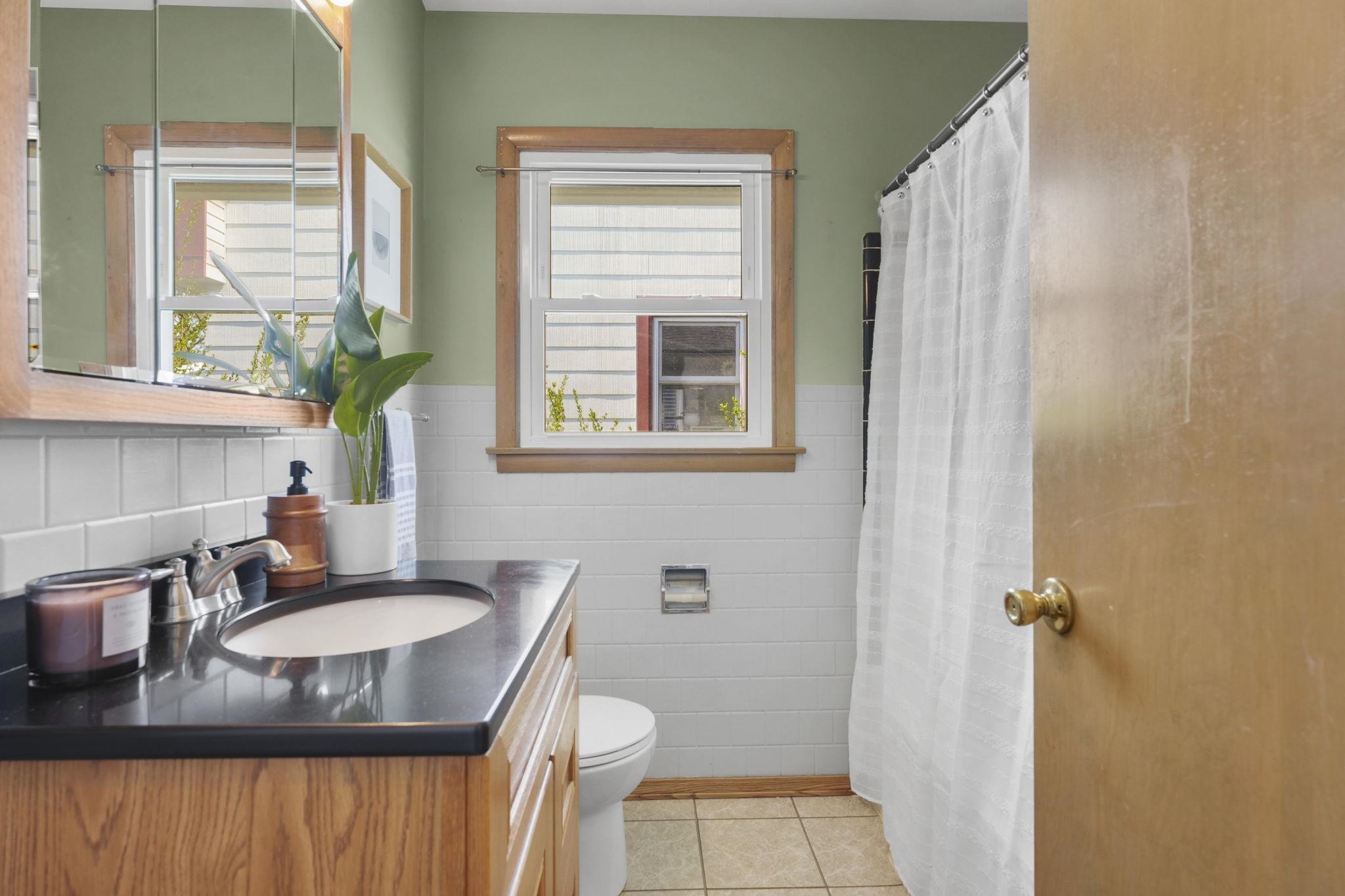 2002 Jenifer Street Madison, WI 53704 - Photo 16 of 51