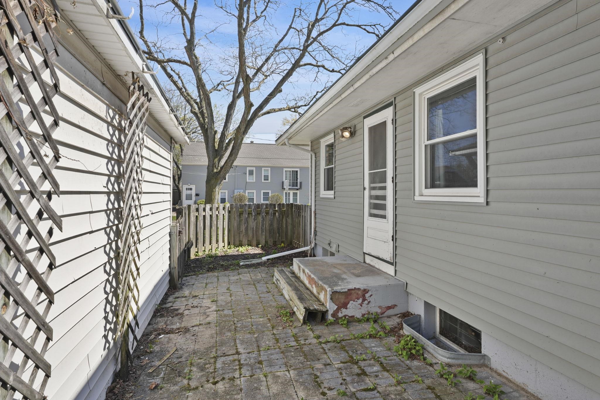 2002 Jenifer Street Madison, WI 53704 - Photo 37 of 51