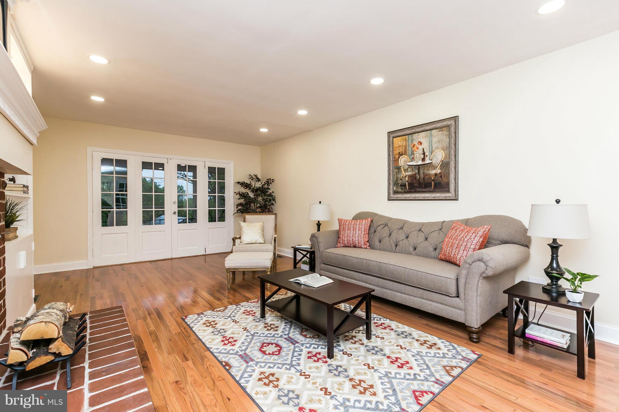 1215 Southview Road Baltimore, MD 21218 - Photo 7 of 30 Living Room