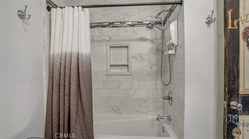 16025 Perry Heights Drive Riverside, CA 92504 - Photo 91 of 105 Hall Bathroom With Marble Shower /Tub