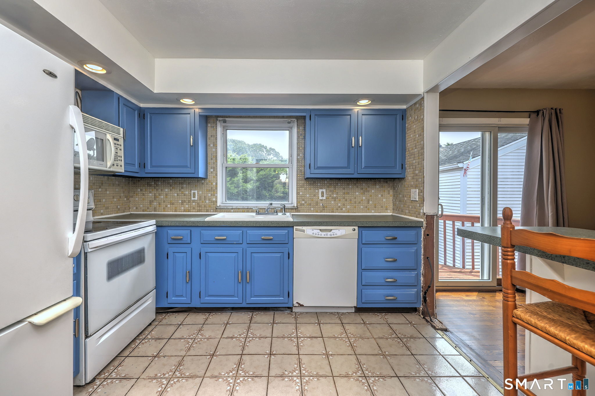 61 Northrop Road West Haven, CT 06516 - Photo 12 of 39 Gallery Image 12
