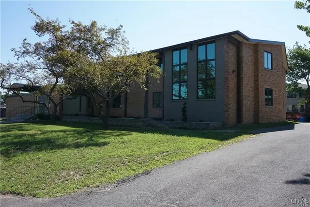 $2,400 | 124-40 Swansea Drive, Unit 2, Syracuse, NY 13206