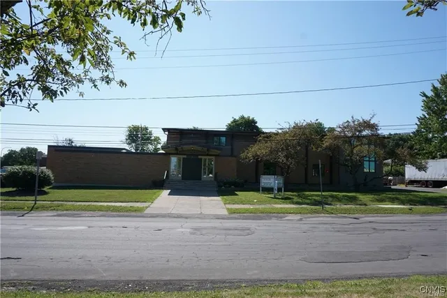 $2,400 | 124-40 Swansea Drive, Unit 2, Syracuse, NY 13206