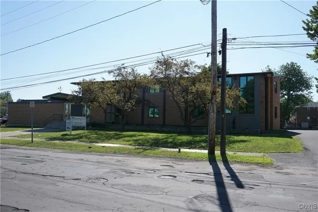 $2,400 | 124-40 Swansea Drive, Unit 2, Syracuse, NY 13206