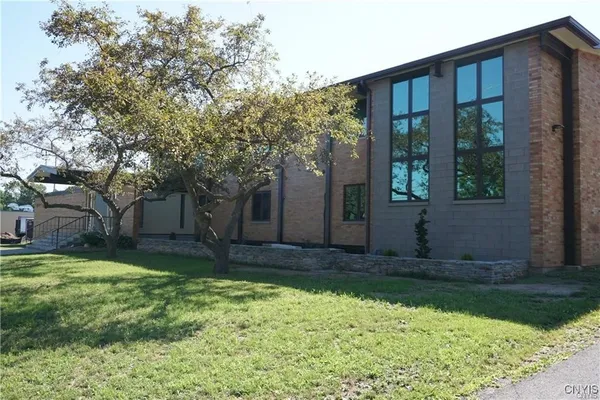 $2,400 | 124-40 Swansea Drive, Unit 2, Syracuse, NY 13206
