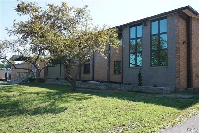 $2,400 | 124-40 Swansea Drive, Unit 2, Syracuse, NY 13206