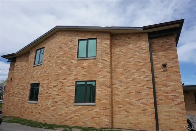 $2,400 | 124-40 Swansea Drive, Unit 2, Syracuse, NY 13206