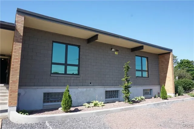 $2,400 | 124-40 Swansea Drive, Unit 2, Syracuse, NY 13206