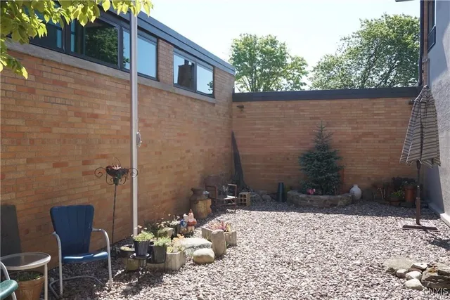 $2,400 | 124-40 Swansea Drive, Unit 2, Syracuse, NY 13206