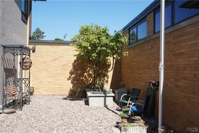 $2,400 | 124-40 Swansea Drive, Unit 2, Syracuse, NY 13206