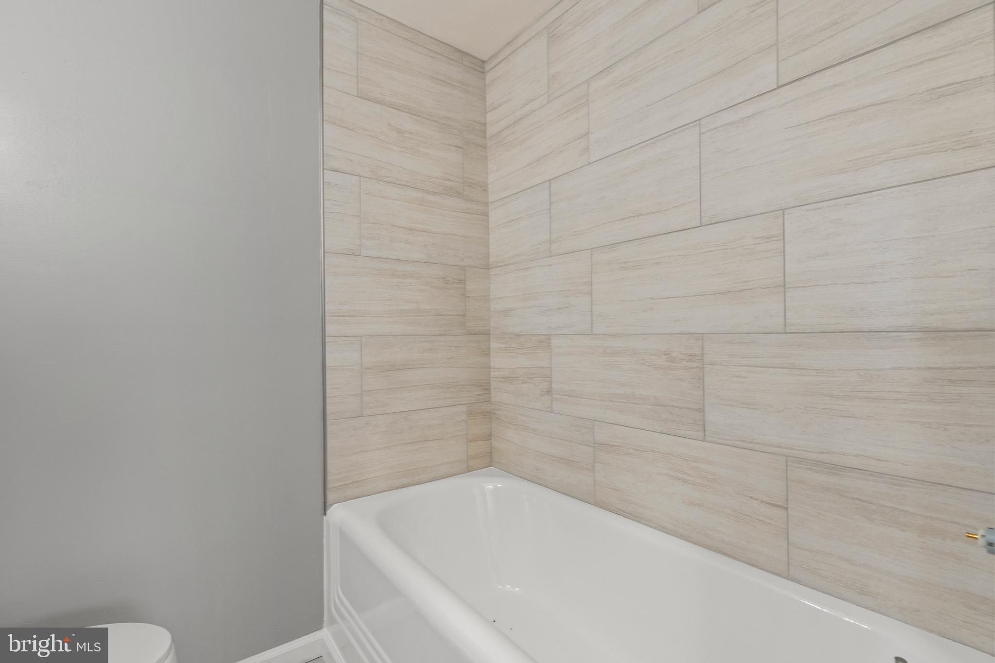 2834 R Street Southeast, Unit 5 Washington, DC 20020 - Photo 13 of 30 a bathroom with a bathtub