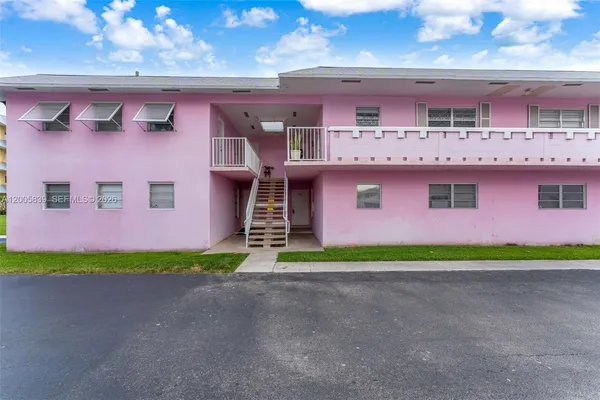 $2,350 | 7560 Southwest 82nd Street, Unit G112, Miami, FL 33143