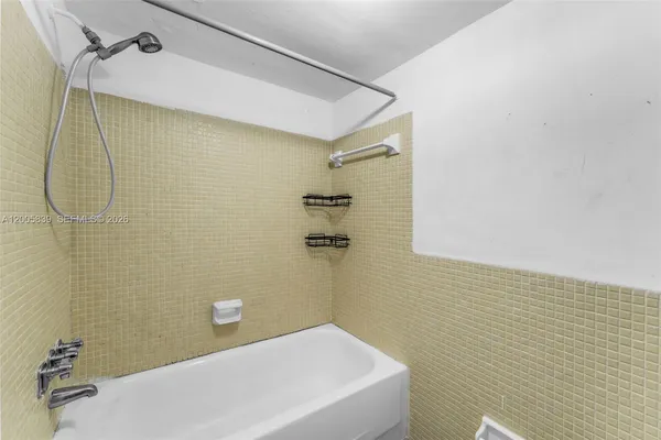 $2,350 | 7560 Southwest 82nd Street, Unit G112, Miami, FL 33143