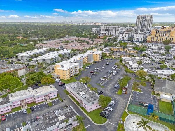 $2,350 | 7560 Southwest 82nd Street, Unit G112, Miami, FL 33143