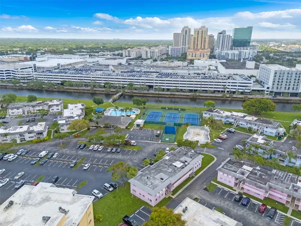 $2,350 | 7560 Southwest 82nd Street, Unit G112, Miami, FL 33143
