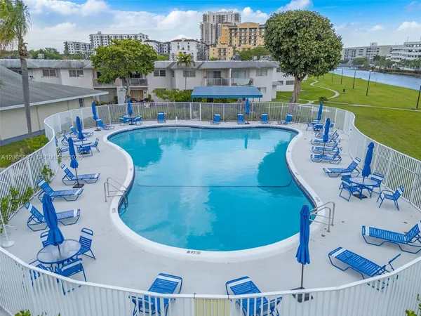 $2,350 | 7560 Southwest 82nd Street, Unit G112, Miami, FL 33143