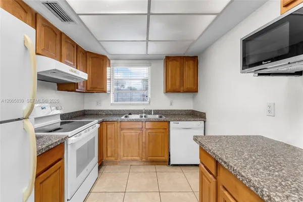 $2,350 | 7560 Southwest 82nd Street, Unit G112, Miami, FL 33143