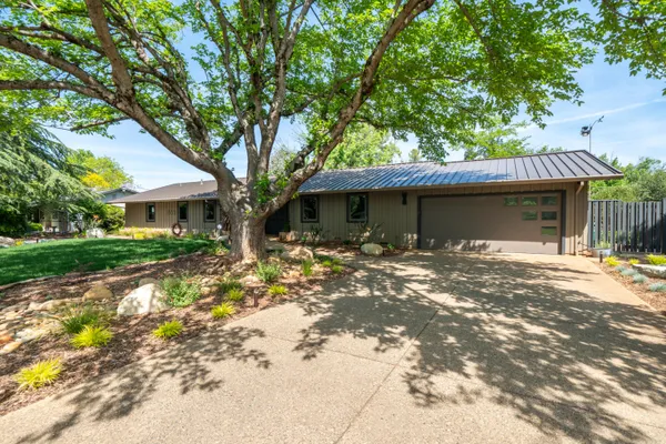 $950,000 | 865 Hallmark Drive, Redding, CA 96001