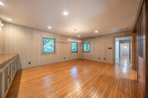 $950,000 | 865 Hallmark Drive, Redding, CA 96001