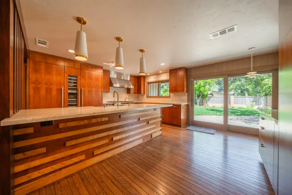 $950,000 | 865 Hallmark Drive, Redding, CA 96001