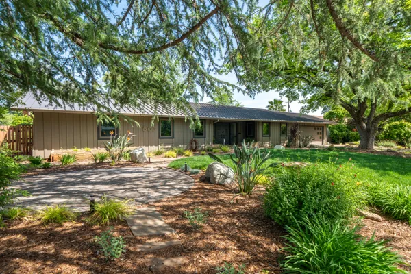 $950,000 | 865 Hallmark Drive, Redding, CA 96001