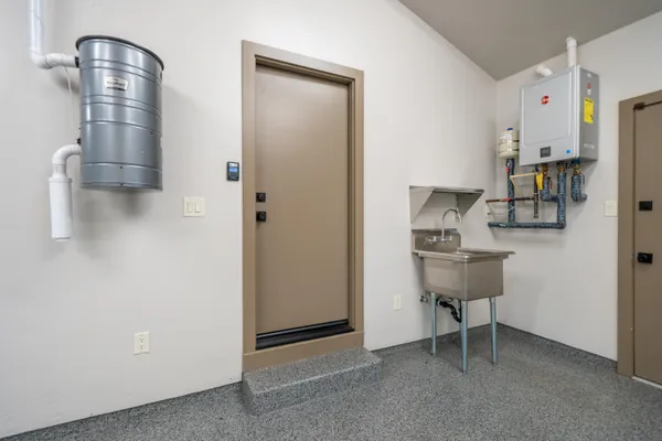 $950,000 | 865 Hallmark Drive, Redding, CA 96001