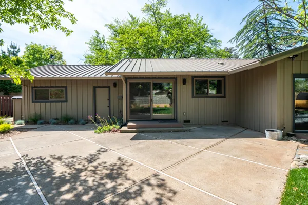 $950,000 | 865 Hallmark Drive, Redding, CA 96001