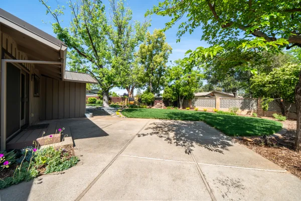 $950,000 | 865 Hallmark Drive, Redding, CA 96001