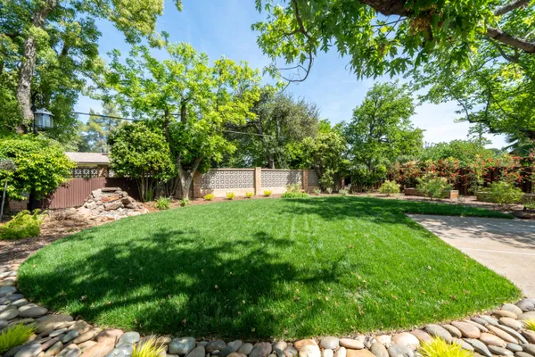 $950,000 | 865 Hallmark Drive, Redding, CA 96001