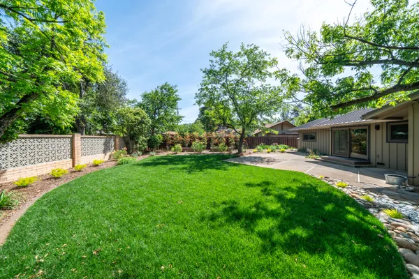 $950,000 | 865 Hallmark Drive, Redding, CA 96001