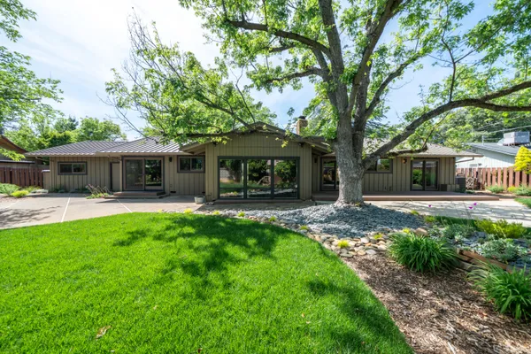 $950,000 | 865 Hallmark Drive, Redding, CA 96001
