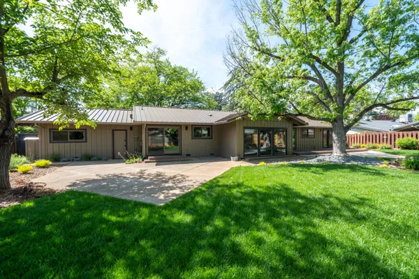 $950,000 | 865 Hallmark Drive, Redding, CA 96001