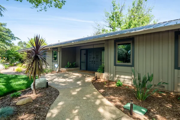 $950,000 | 865 Hallmark Drive, Redding, CA 96001