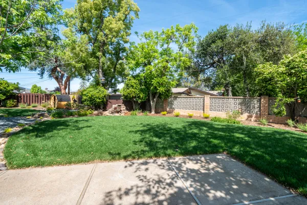 $950,000 | 865 Hallmark Drive, Redding, CA 96001