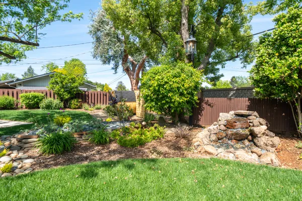 $950,000 | 865 Hallmark Drive, Redding, CA 96001