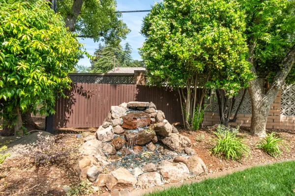 $950,000 | 865 Hallmark Drive, Redding, CA 96001