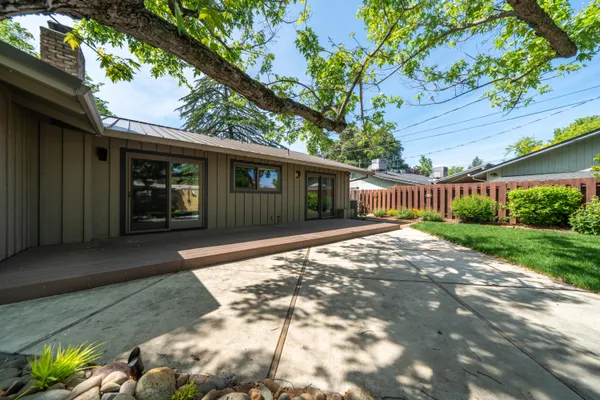 $950,000 | 865 Hallmark Drive, Redding, CA 96001