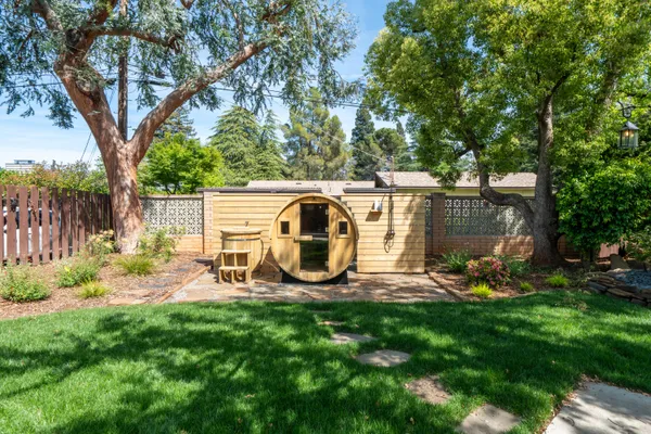 $950,000 | 865 Hallmark Drive, Redding, CA 96001