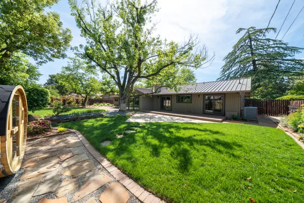 $950,000 | 865 Hallmark Drive, Redding, CA 96001